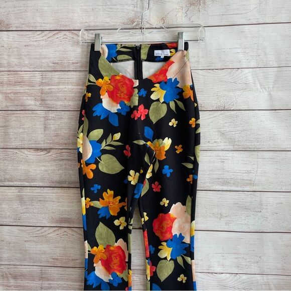 DANIELLE BERNSTEIN BY WEWOREWHAT SCOOP FRONT PANTS IN TROPICANA PRINCIPAL - Picture 4 of 7